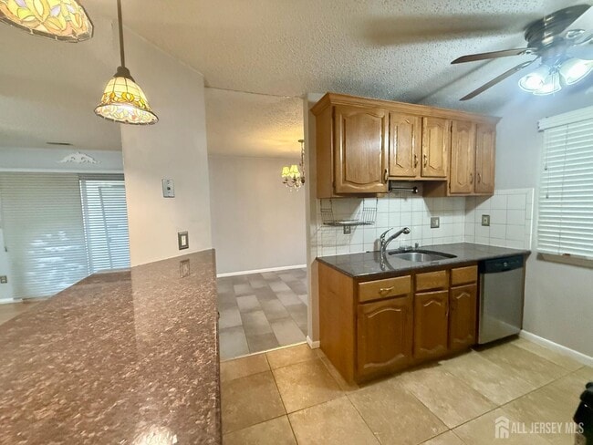 Building Photo - 1 Carriage Pl