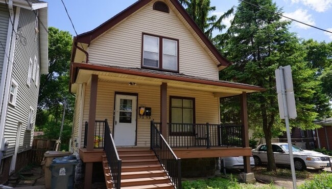 Building Photo - 729 Clark Ct