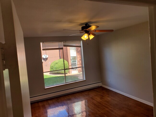bedroom - 320 S Ames St