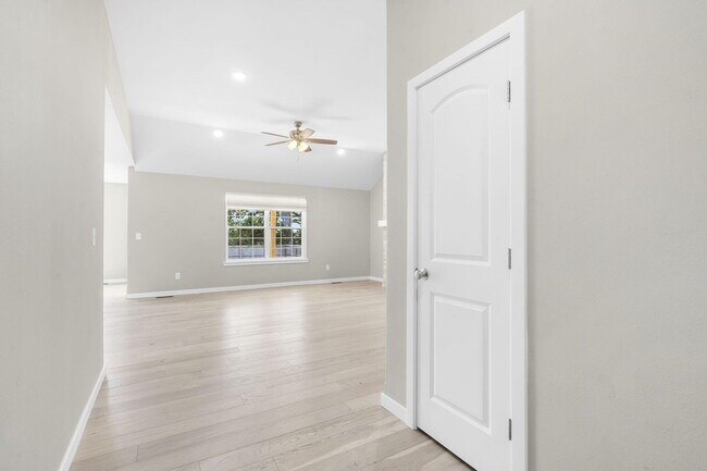 Foto del edificio - 270 Hickory Hills St