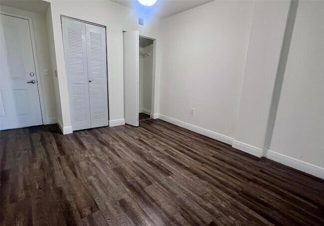 Foto del edificio - 18335 NW 68th Ave