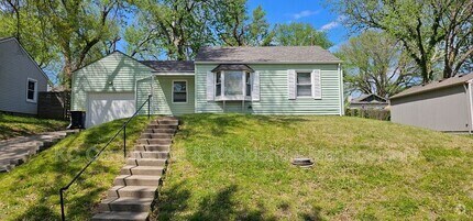 Building Photo - 636 NE 45th Terrace