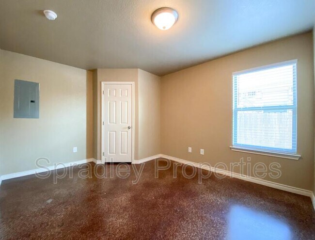 Building Photo - 1572 Kal Ct