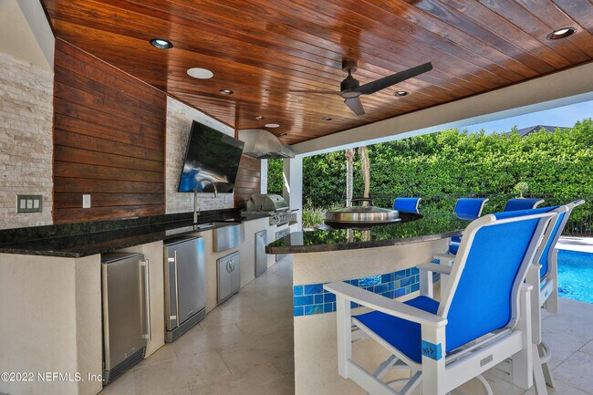 Building Photo - 7635 Wexford Club Dr E