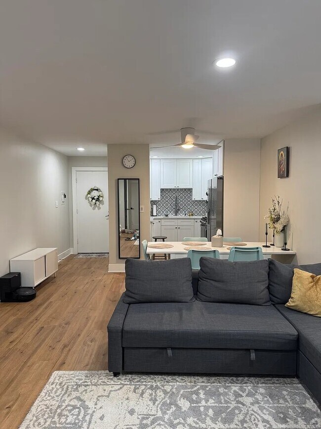 Foto del edificio - 7840 W North Ave