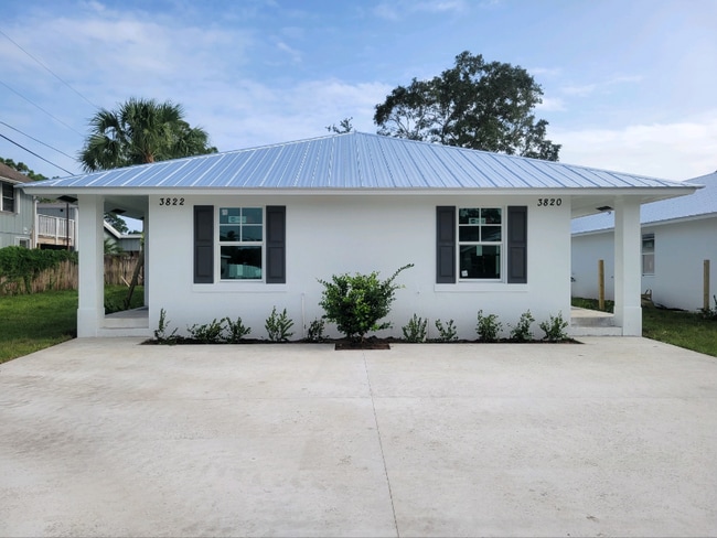 Building Photo - 3800 SE Lee St