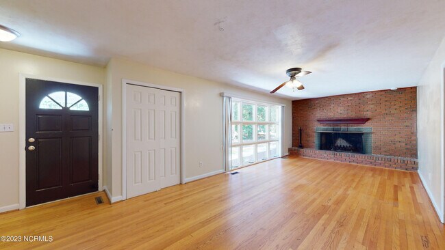 Foto del edificio - 60 Midland Rd