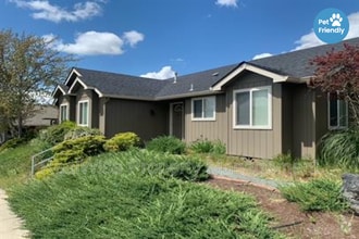 Building Photo - 112 SE Independence Dr