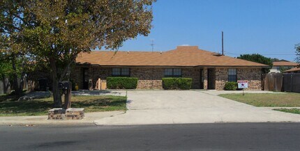 Building Photo - 3802 Hereford Ln