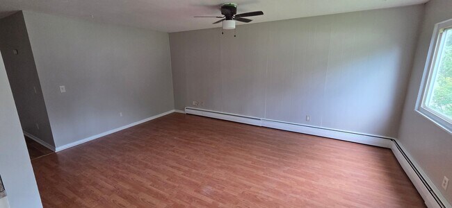 Foto del edificio - 8096 Bellflower Rd
