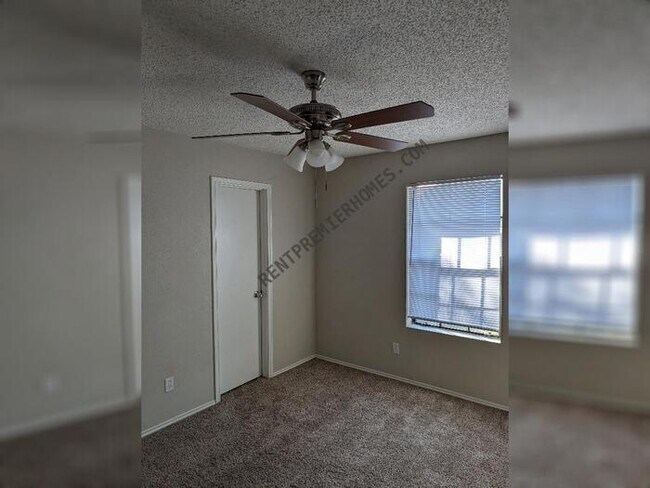 Building Photo - 10124 Lone Eagle Dr
