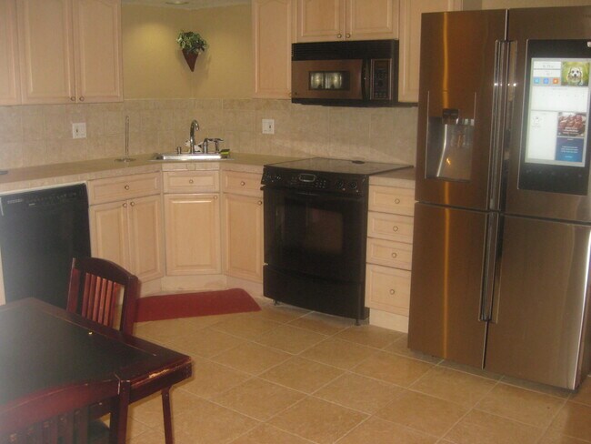 Building Photo - 10279 Longview Dr