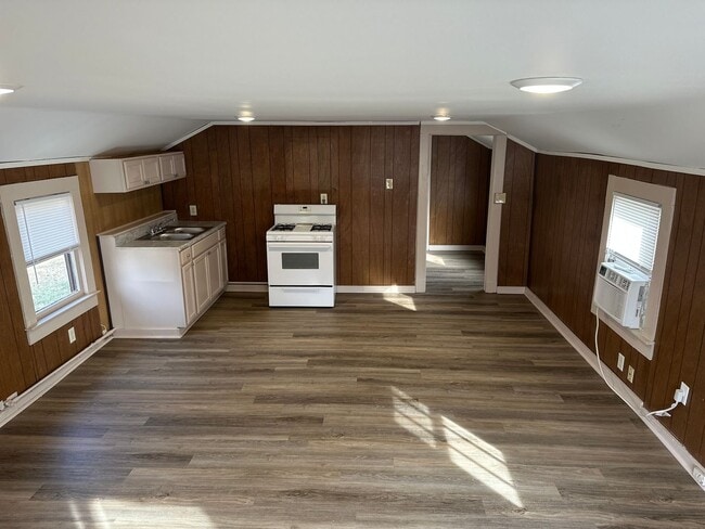 Photo - 1 Bedroom, 1 Full Bathroom House - Within walking distance of Downtown Springdale