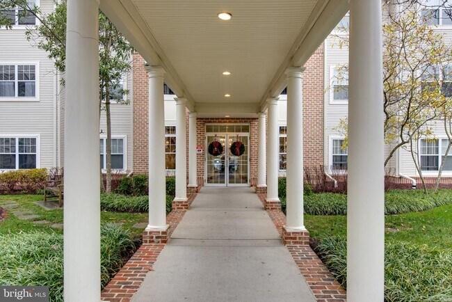 Foto del edificio - 2111 Ganton Green