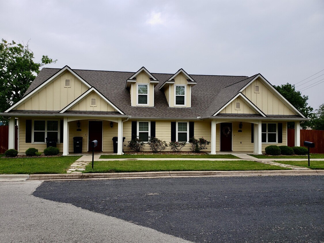 Primary Photo - 1512 Texas Ave S