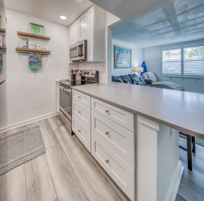 Building Photo - 2565 S Ocean Blvd
