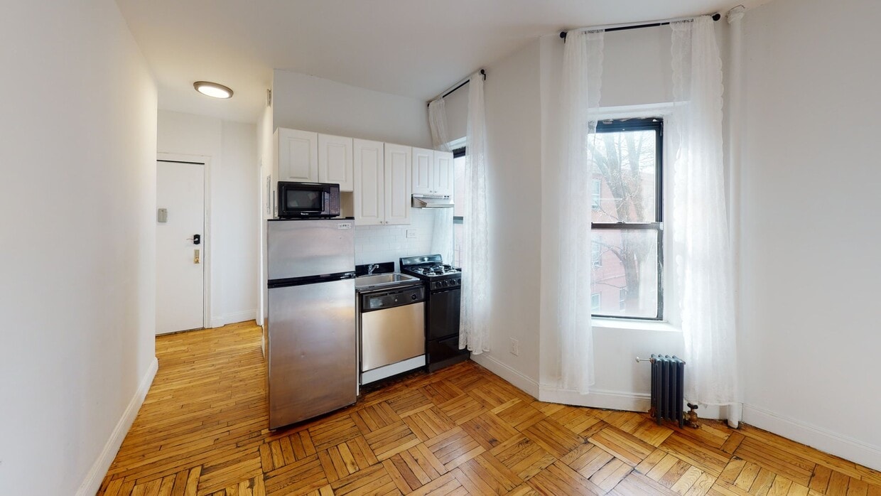 Photo - 715 E 5th St Apartment