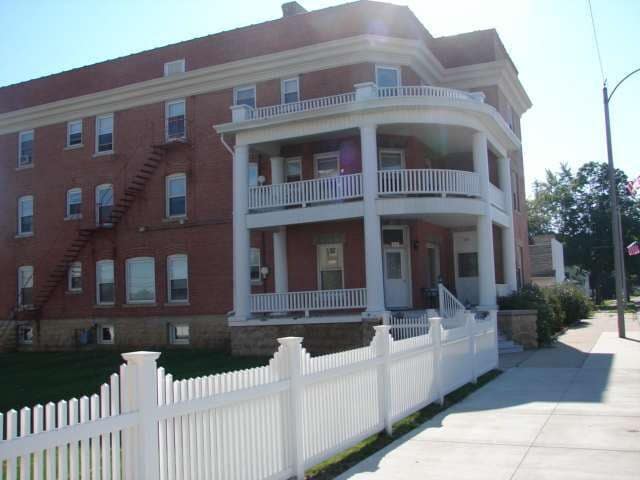 Building Photo - 118 E Railroad St