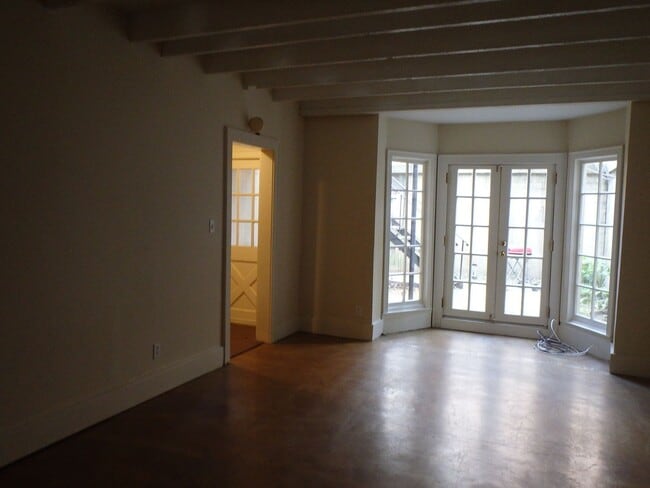 Building Photo - 433 Barnard St