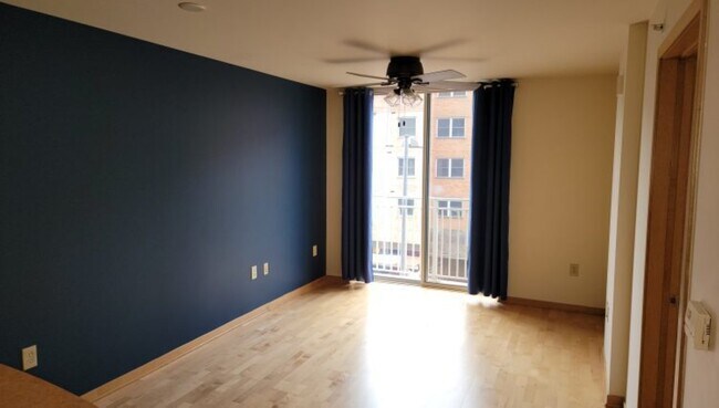 Foto del edificio - 333 W Mifflin St