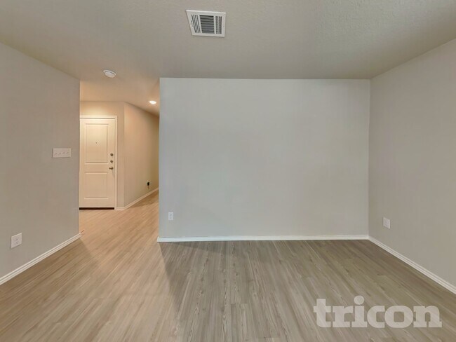 Foto del edificio - 13240 Rosemary Cove