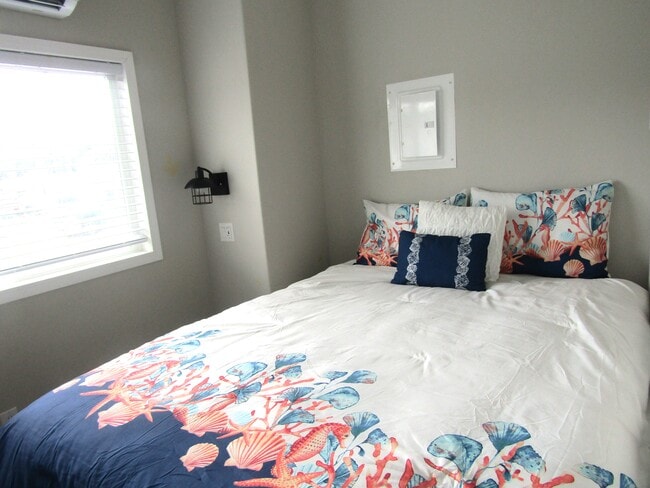 Building Photo - 279 Oak Harbor Camp