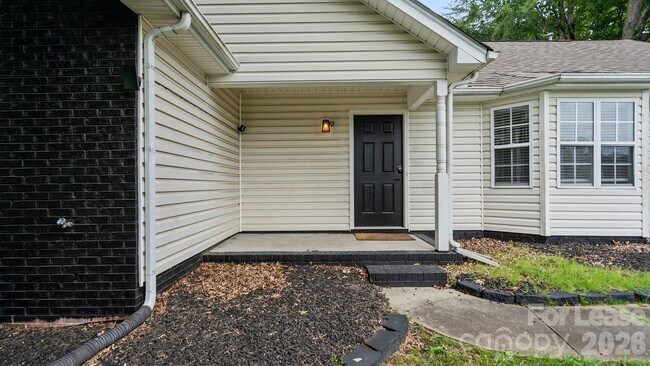 Foto del edificio - 3320 Whitebridge Ln