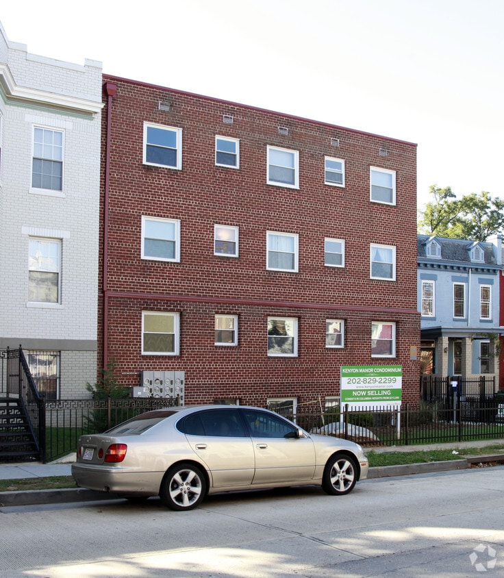 Building Photo - 526 Kenyon St NW
