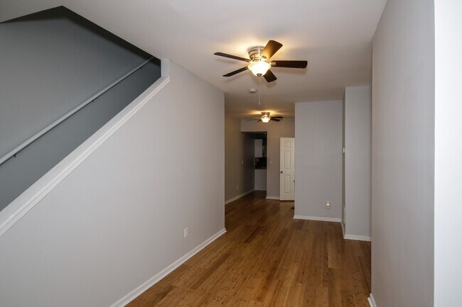 Building Photo - 1537 Argyle Ave
