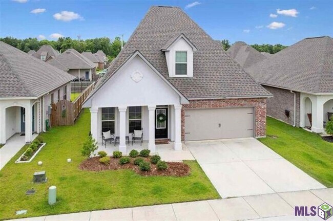 Foto del edificio - 4 Bedroom Home in Hunters Trace