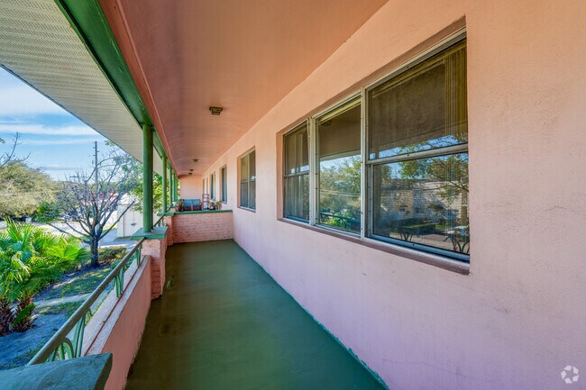 1 habitación, 1 baño - 750 pies cuadrados - Lake Ivanhoe Shores Apartments