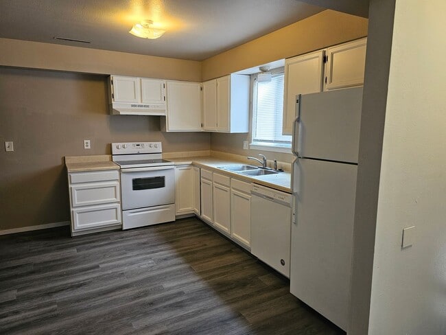 Photo - Great Fourplex LowerUnit! Apartment