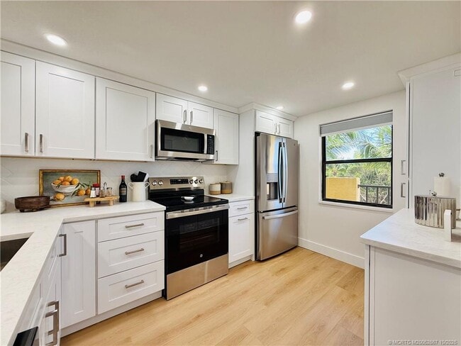 Building Photo - 7370 S Ocean Dr