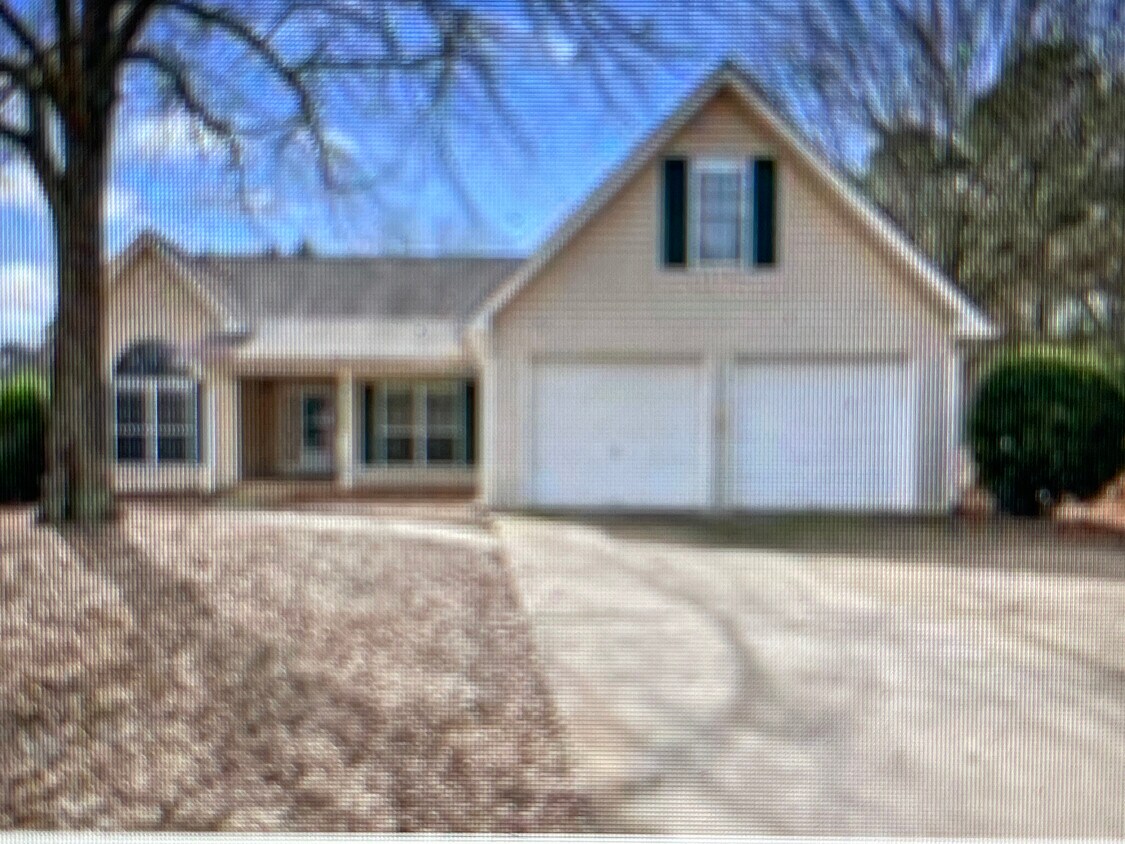 Foto principal - 4440 Longmont Dr