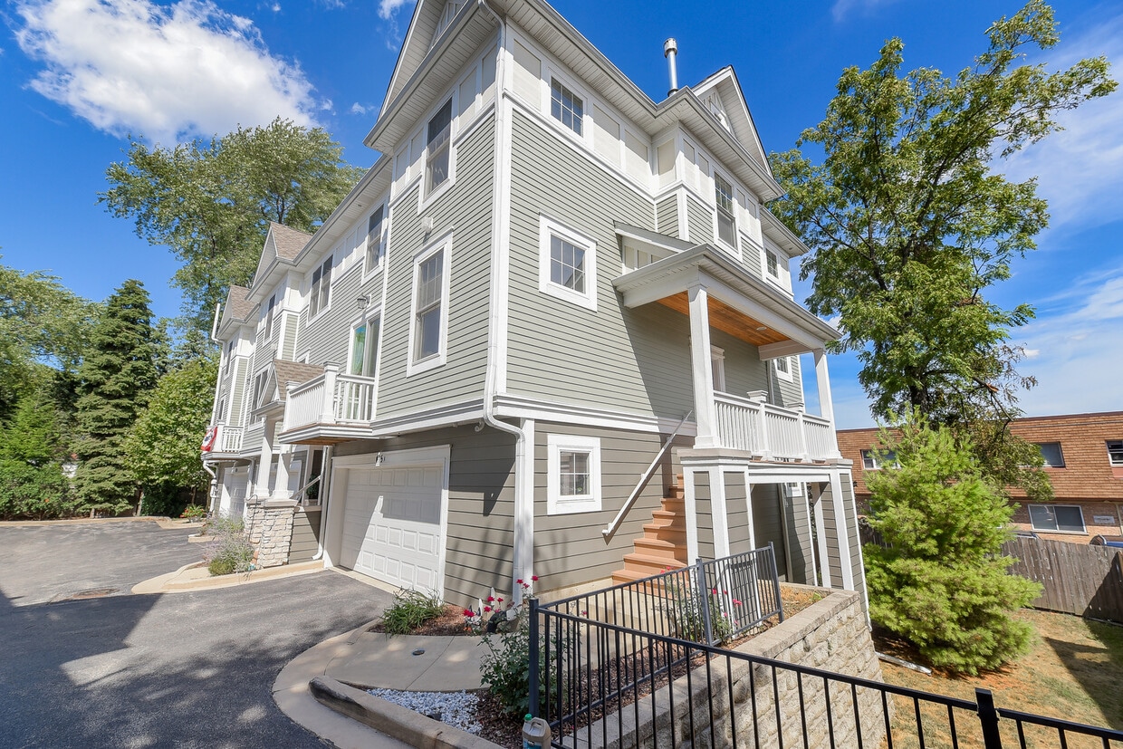 415 N President St, Wheaton, IL 60187 Townhome Rentals in Wheaton IL