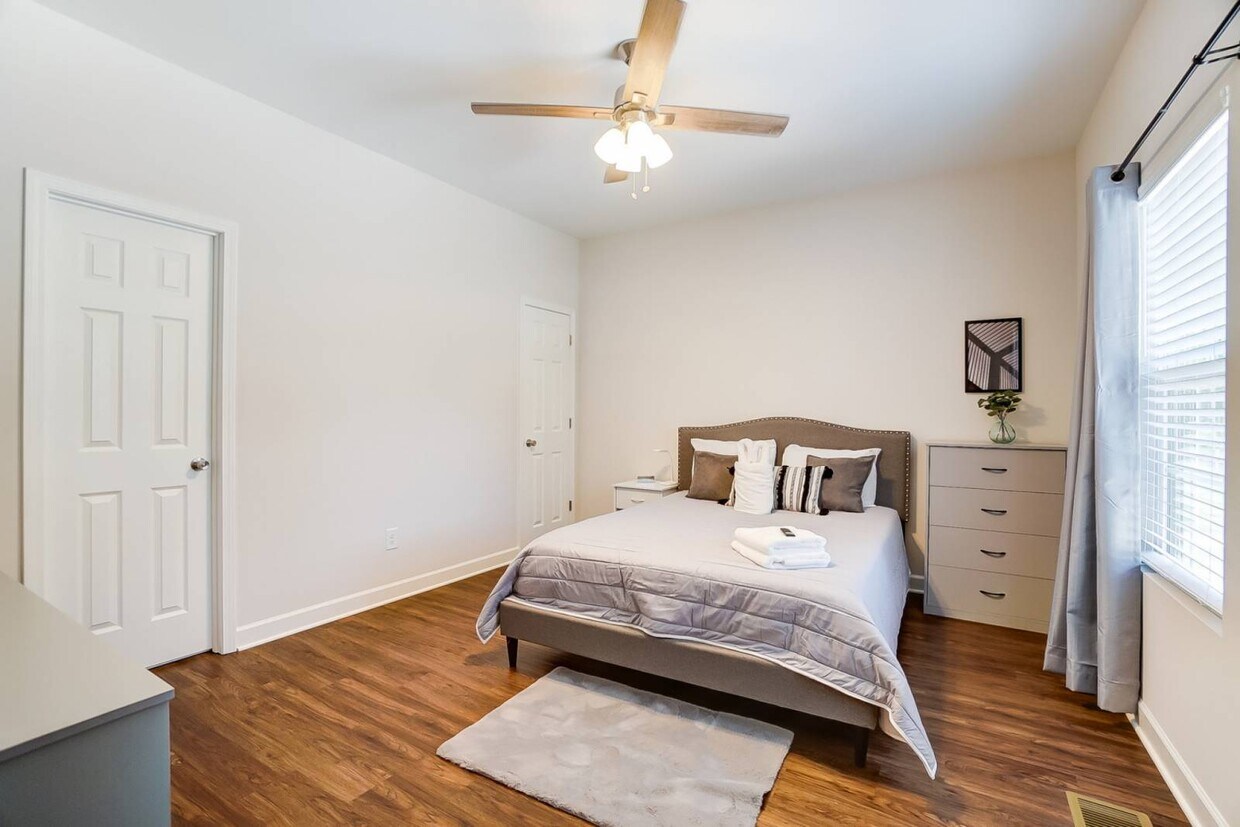 Foto principal - 2801 Old Steele Creek Rd