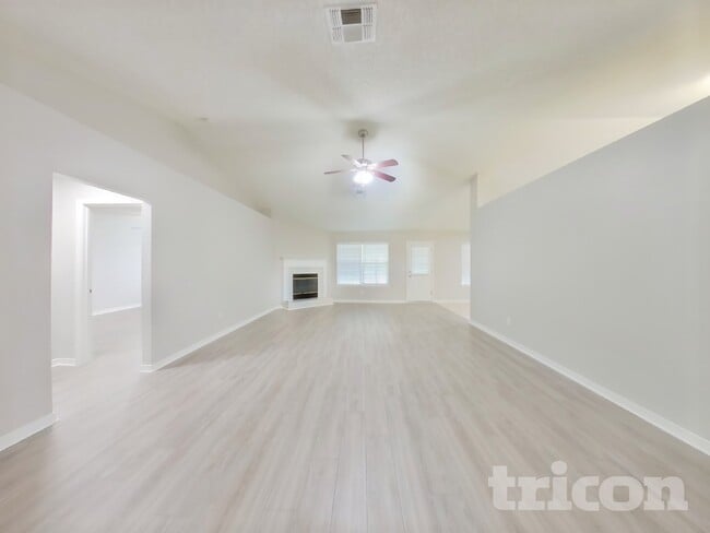 Building Photo - 1267 Summit Oaks Dr E