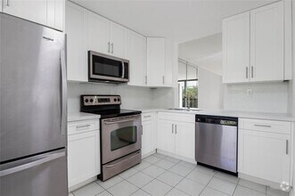 Building Photo - 2900 NW 42nd Ave