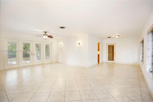 Foto del edificio - 6200 SW 63rd Ave