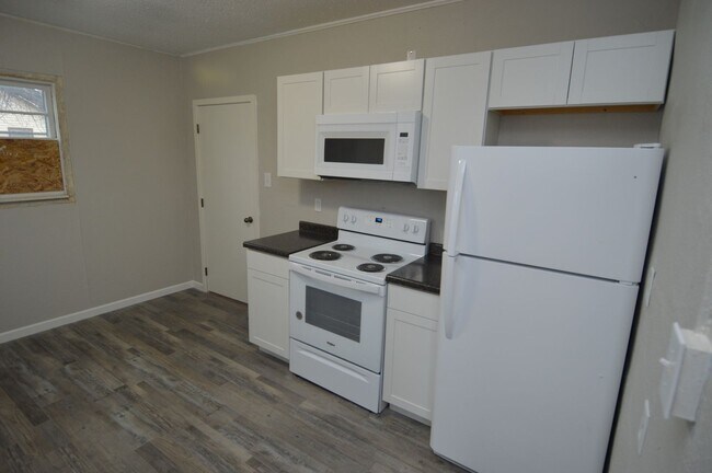 Building Photo - Fully remodeled 3 bedroom 2 bath!!