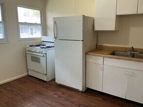 Building Photo - 2832 W Carmen Ave