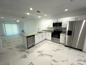 Building Photo - 746 SW 8th Terrace