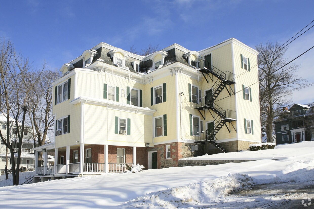 Building Photo - 173 Nesmith St