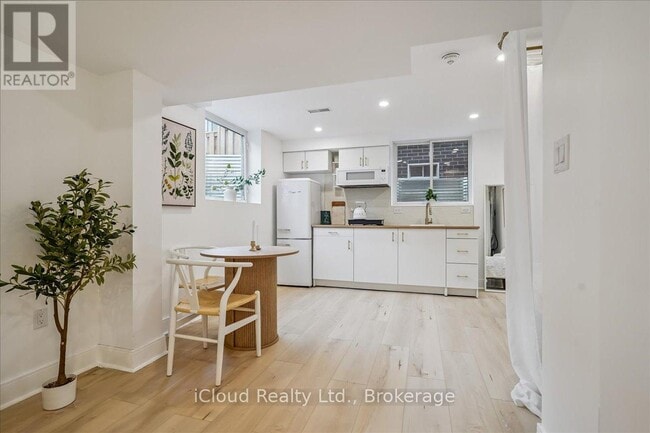 Building Photo - 13 Southam Ln