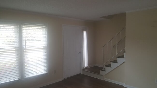 Building Photo - Nicely renovated 2 bedroom town home in th...