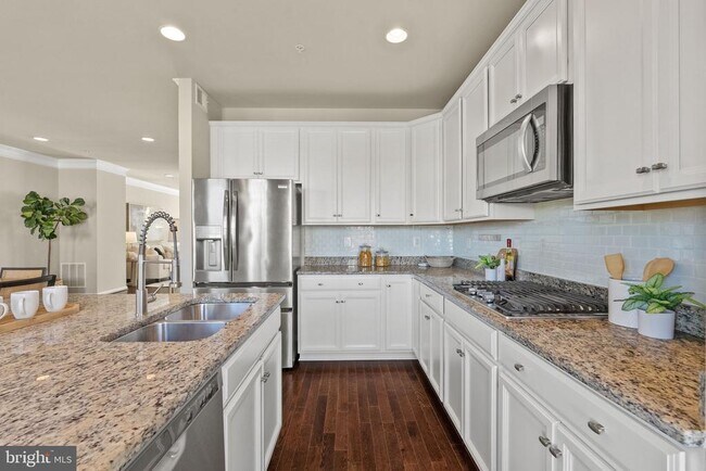 Foto del edificio - 4208 WOODSPRING Ln