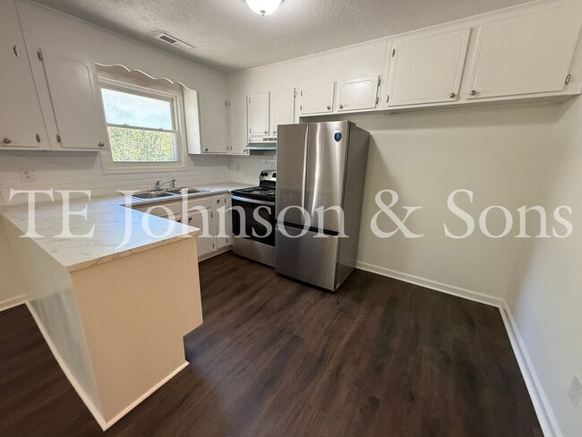 Building Photo - Markwood Apartment