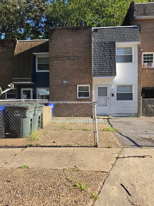 Foto del edificio - 1241 Underwood Ave