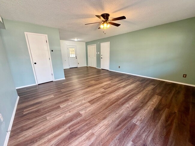 Foto del edificio - 904 Hillside Dr