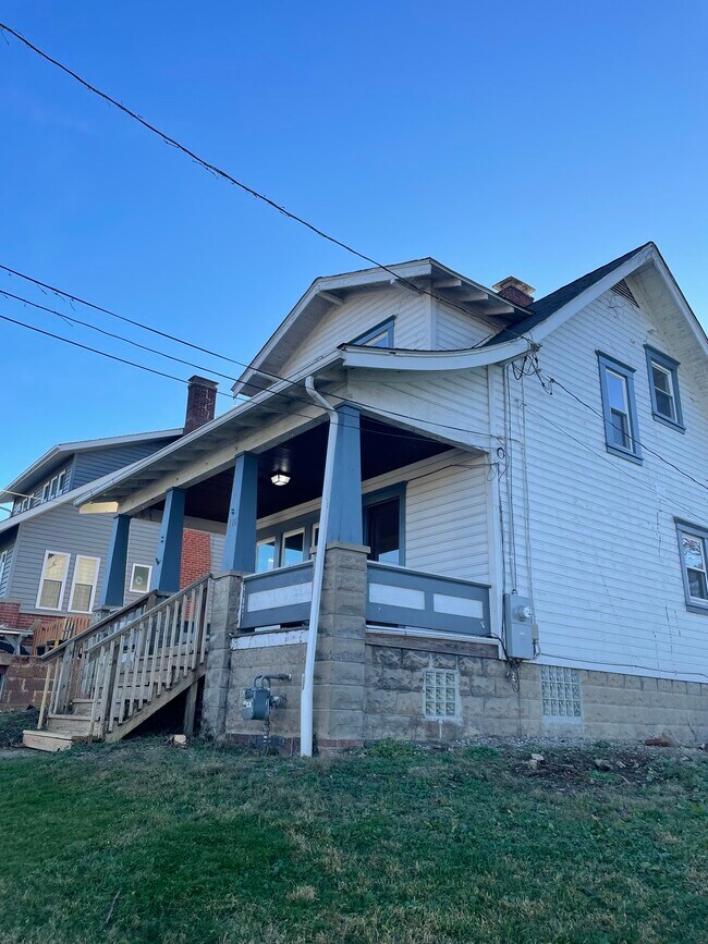 Building Photo - 120 Carmichaels St